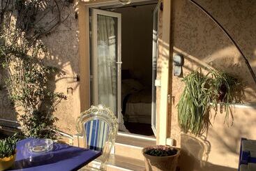 پانسیون Les Grimaldines   Maison D Hôtes