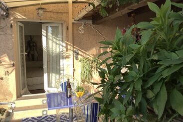 پانسیون Les Grimaldines   Maison D Hôtes