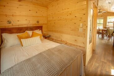별장 West Glacier Cabin Village