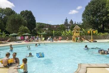 هتل Huttopia Beaulieu Sur Dordogne