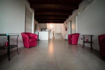 هتل Agriturismo Il Colle Dei Lecci