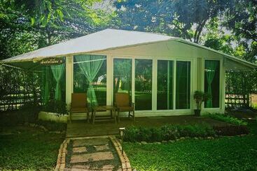 هتل Resort Huangchui Baan Phu Khao