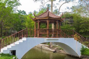 هتل Resort Huangchui Baan Phu Khao