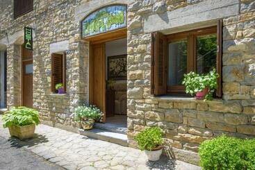پانسیون Hostal Bosque De Gamueta