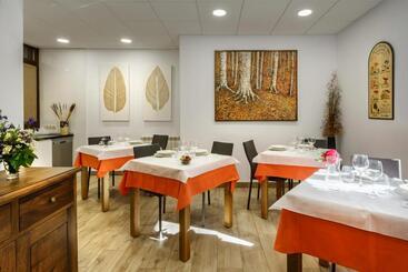 پانسیون Hostal Bosque De Gamueta