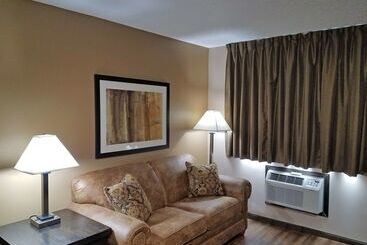 هتل Americas Best Value Inn And Suites Bismarck