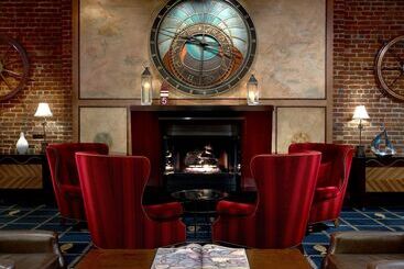 Argonaut Hotel, A Noble House
