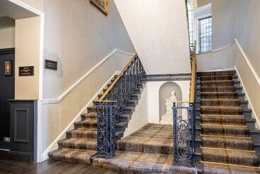 هتل Arnos Manor