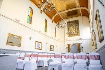 هتل Arnos Manor