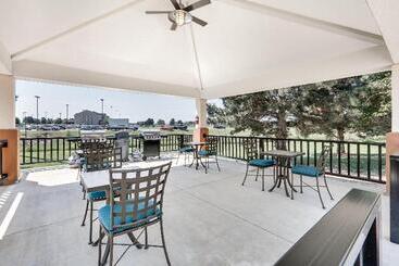 هتل Candlewood Suites Salina, An Ihg