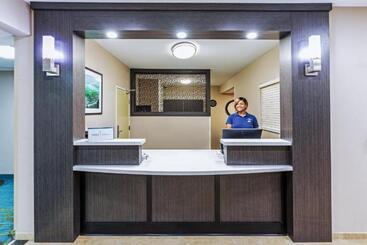 هتل Candlewood Suites Tyler, An Ihg