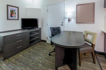 هتل Candlewood Suites Tyler, An Ihg