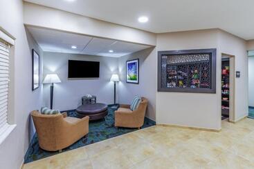 هتل Candlewood Suites Tyler, An Ihg