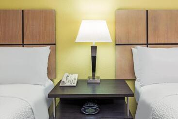 هتل Candlewood Suites Tyler, An Ihg