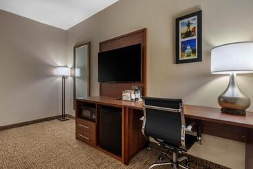 هتل Comfort Inn & Suites Montgomery East Carmichael Rd