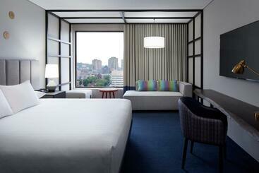 هتل Doubletree By Hilton Montreal