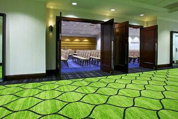 هتل Doubletree By Hilton Montreal