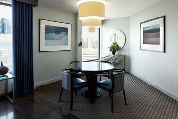 هتل Doubletree By Hilton Montreal