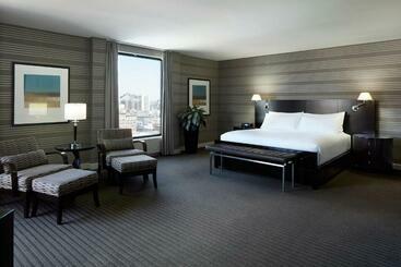 هتل Doubletree By Hilton Montreal