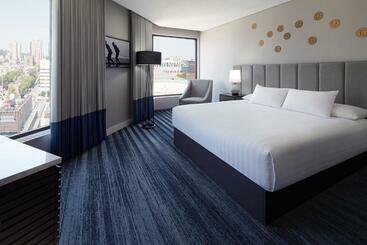 هتل Doubletree By Hilton Montreal
