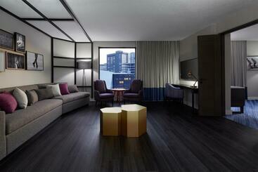 هتل Doubletree By Hilton Montreal