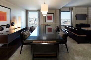 هتل Doubletree By Hilton Montreal