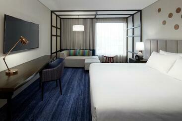 هتل Doubletree By Hilton Montreal