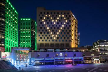 هتل Doubletree By Hilton Montreal