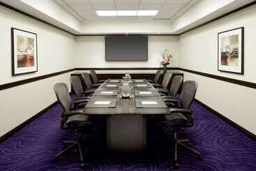هتل Doubletree By Hilton Montreal