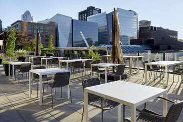هتل Doubletree By Hilton Montreal