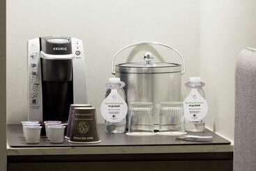 هتل Doubletree By Hilton Montreal