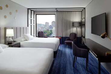 هتل Doubletree By Hilton Montreal