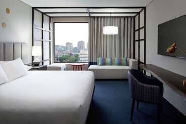 هتل Doubletree By Hilton Montreal