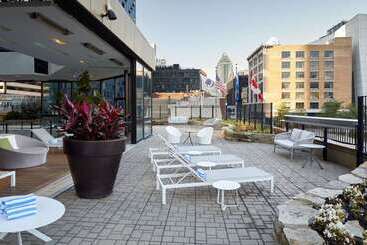 هتل Doubletree By Hilton Montreal