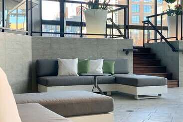 هتل Doubletree By Hilton Montreal
