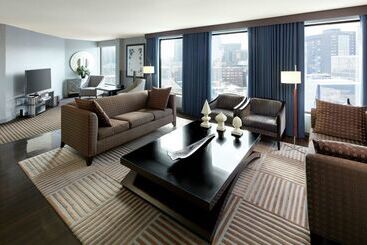 هتل Doubletree By Hilton Montreal