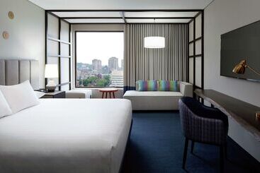 هتل Doubletree By Hilton Montreal