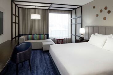 هتل Doubletree By Hilton Montreal