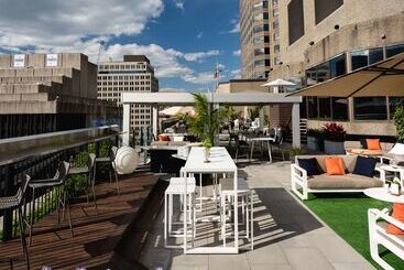 هتل Doubletree By Hilton Montreal