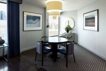 هتل Doubletree By Hilton Montreal