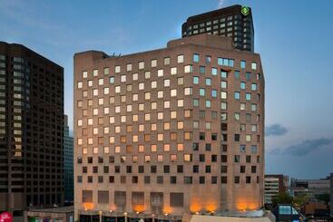 هتل Doubletree By Hilton Montreal