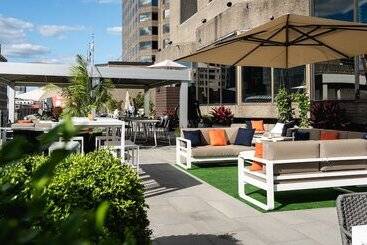 هتل Doubletree By Hilton Montreal