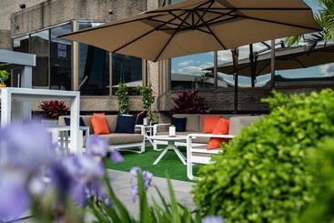 هتل Doubletree By Hilton Montreal