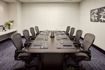 هتل Doubletree By Hilton Montreal