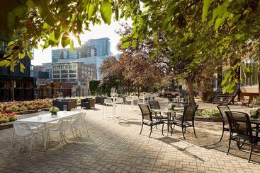 هتل Doubletree By Hilton Montreal
