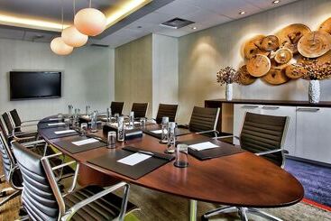 هتل Doubletree By Hilton Montreal
