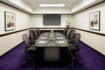 هتل Doubletree By Hilton Montreal