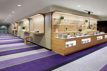 هتل Doubletree By Hilton Montreal