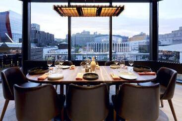 هتل Doubletree By Hilton Montreal