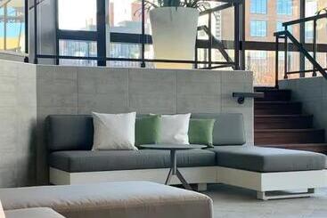 هتل Doubletree By Hilton Montreal